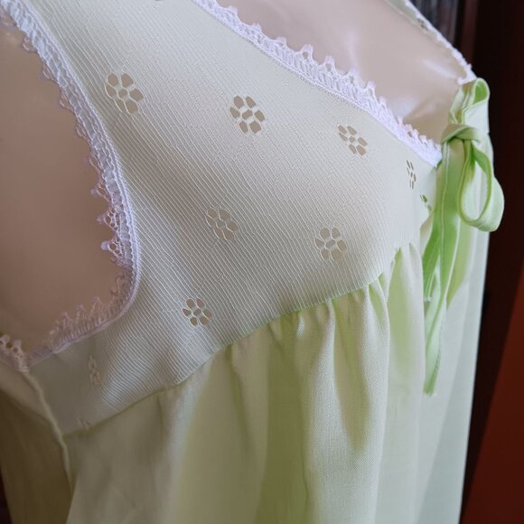Medium Vintage 60's Lime Green Sleeveless Nightgown Lace Trim Bow Dacron Mod - Picture 3 of 6